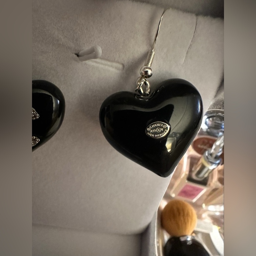 Black Acrylic heart with rhinestone CC Zipperpull earrings - Picture 3 of 3